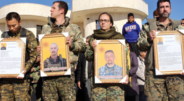 PKK&#039;nın İngiliz teröristlerinin cenazesinde, yabancı teröristlerden şov