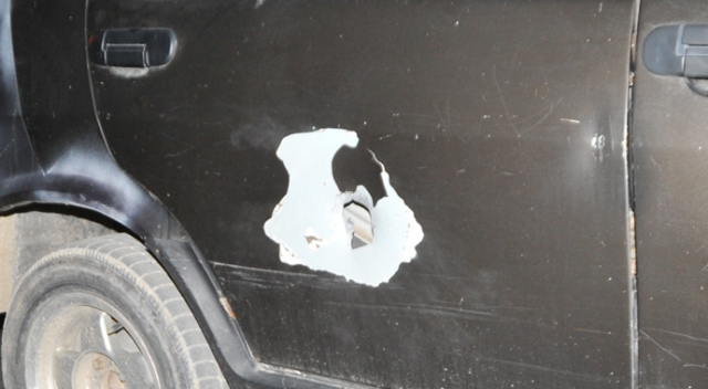 Seyir hâlindeki otomobile tüfekli saldırı