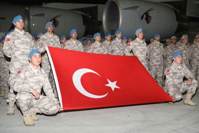 Türk askerlerinden oluşan yeni grup Katar&#039;a ulaştı