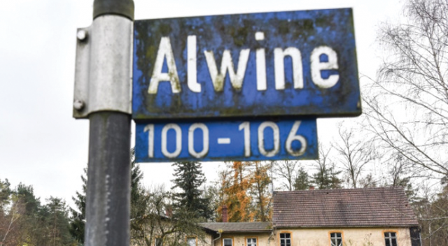 Züğürt Ağa filmi Almanya&#039;da gerçek oldu: 140 bin avroya köy satıldı