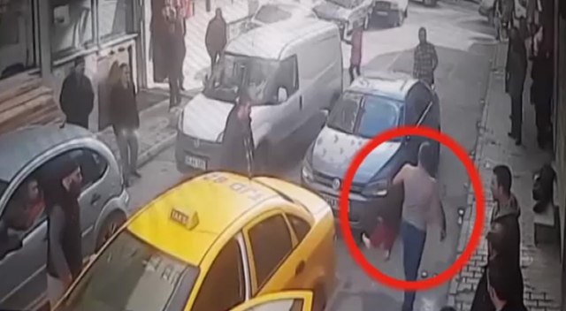 Bir ticari taksiyi gasbeden zanlı, kızının boğazına bıçak dayadı