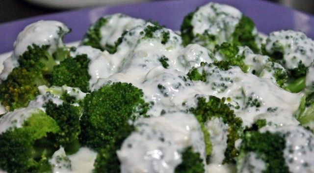 Brokoli ile yoğurdu birlikte yemek kanseri önlüyor (Brokolinin faydaları)