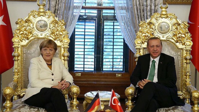 Çavuşoğlu: Erdoğan Merkel&#039;i davet edecek