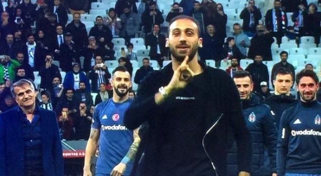 Cenk Tosun, Beşiktaş taraftarına veda etti