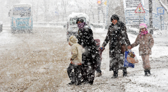 Doğu Anadolu 2018’e kar yağışı altında girdi