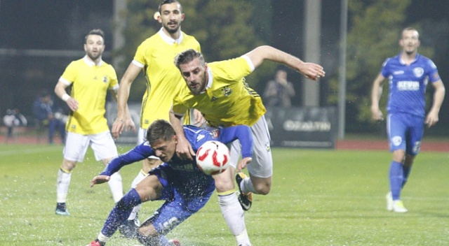 Fenerbahçe Arnavut ekibiyle 2-2 berabere kaldı