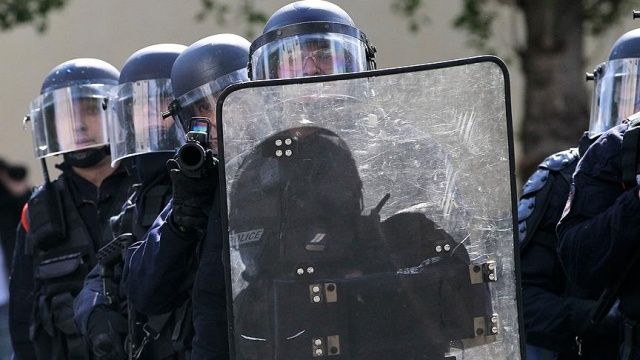 Fransız polisi, gösteri yapmak isteyen PYD/PKK yandaşlarına izin vermedi