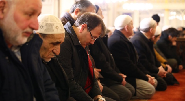 Hakan Çavuşoğlu, operasyondaki askerler için dua etti