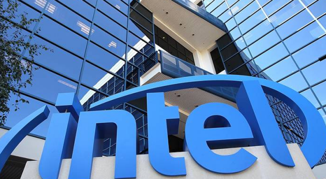 Intel&#039;in dördüncü çeyrek geliri arttı