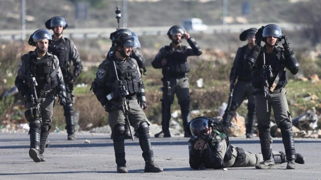 İsrail askerleri, 11 Filistinliyi gözaltına aldı