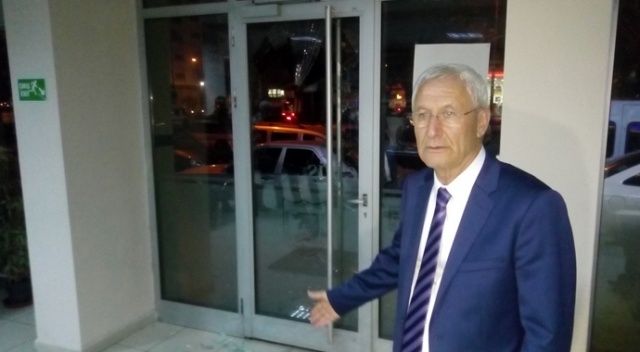 İzmir Şoförler Odası’na taşlı saldırı
