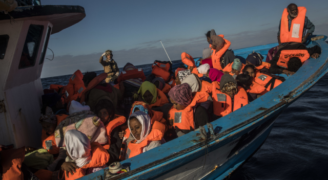 Libya açıklarında 120 göçmen kurtarıldı
