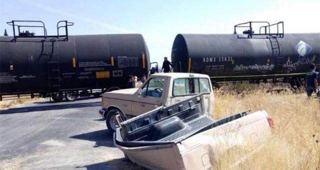 Meksika&#039;da tren ile kamyonet çarpıştı: 5 ölü, 10 yaralı