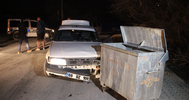 Polisten kaçan hırsızlık şüphelileri çöp konteynerine çarptı