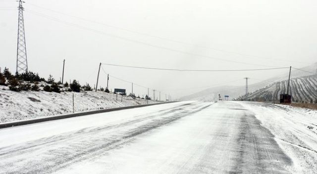 Sivas&#039;ın yükseklerine kar yağdı