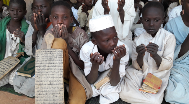 Sudanlı yetimlerden Mehmetçik&#039;e dua