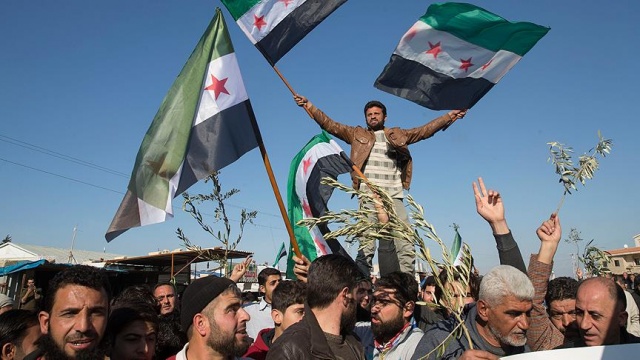 Suriyelilerden Zeytin Dalı Harekâtı’na destek gösterisi