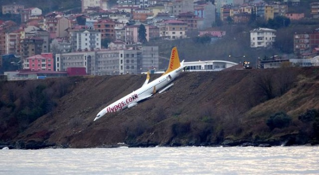 Trabzon’da pistten çıkan uçak 1.5 metre daha denize kaydı