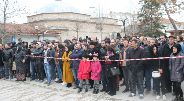 Trabzonlular 1 ton ücretsiz hamsi dağıttı