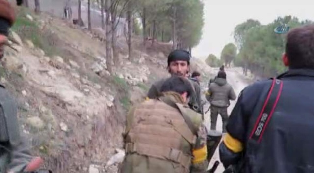 Türk askerleri YPG mevzilerini ele geçiriyor