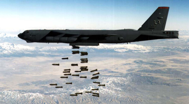 ABD Taliban&#039;ı B-52 bombardıman uçağıyla vurdu