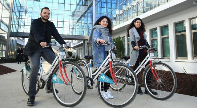 Akademisyen ve öğrencilere bisiklet