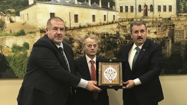 BBP Genel Başkanı Destici&#039;den Kırım Tatar Millî Meclisi&#039;ne ziyaret
