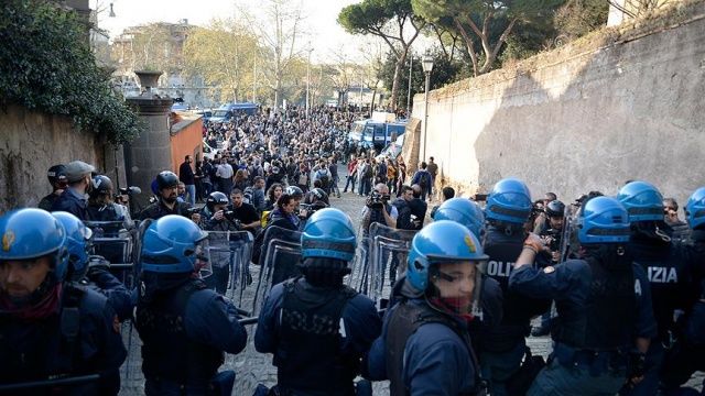 İtalya&#039;da aşırı sağ karşıtı protesto: 5 yaralı