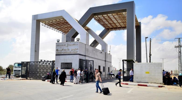 Refah Sınır Kapısı &#039;geçici&#039; olarak açıldı