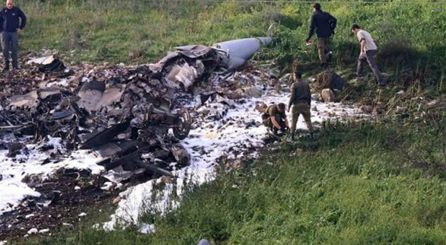 Suriye İsrail jetini vurdu, ABD&#039;nin Katar&#039;daki üssü alarma geçirildi