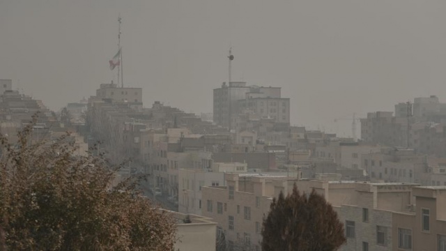 Tahran&#039;da hava kirliliği sebebiyle okullar yarın tatil edildi