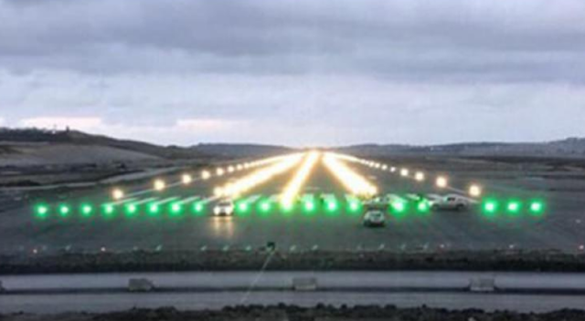 Üçüncü havalimanında tarihî an! Pist ışıkları ilk kez yandı