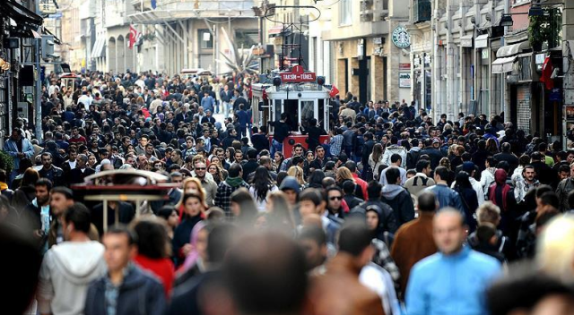 TÜİK: Türkiye&#039;nin nüfusu 100 milyonu aşacak