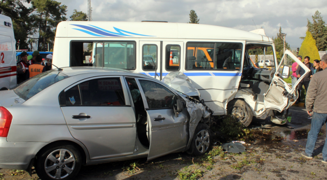Antalya&#039;da kaza:  8 yaralı