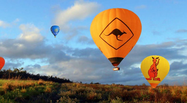 Avustralya&#039;da sıcak hava balonu ağaca takıldı: 9 yaralı
