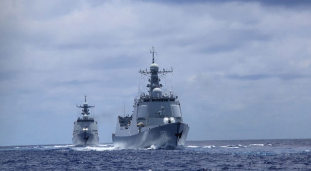 Çin ve ABD donanmaları karşı karşıya geldi