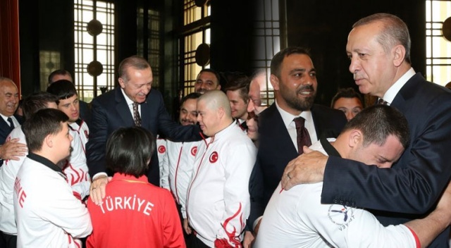 Cumhurbaşkanı Erdoğan down sendromlu sporcuları kabul etti