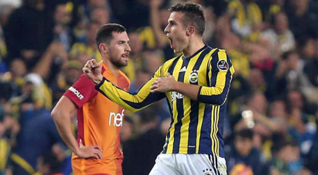 Derbi öncesi van Persie&#039;den Fenerbahçe paylaşımı