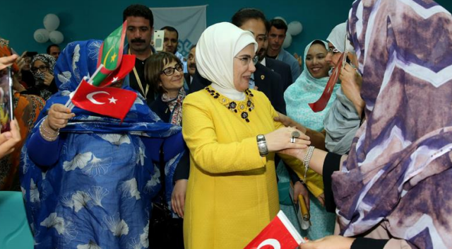 Emine Erdoğan, Moritanya&#039;da Maarif Okulu&#039;nu ziyaret etti