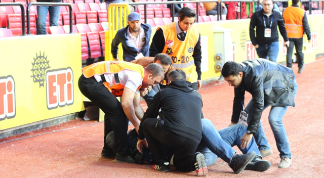 Eskişehirsporlu yönetici maç esnasında kalp krizi geçirdi