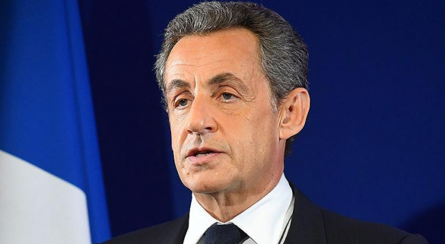Gözaltına alınan Sarkozy geceyi evinde geçirdi