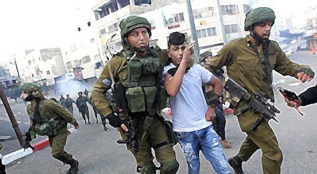 İsrail askerleri 11 Filistinliyi gözaltına aldı