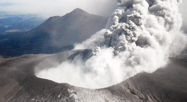 Japonya’da Shinmoe Yanardağı&#039;nda patlama