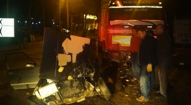 Kastamonu&#039;da kamyon ile otomobil çarpıştı: 2 yaralı