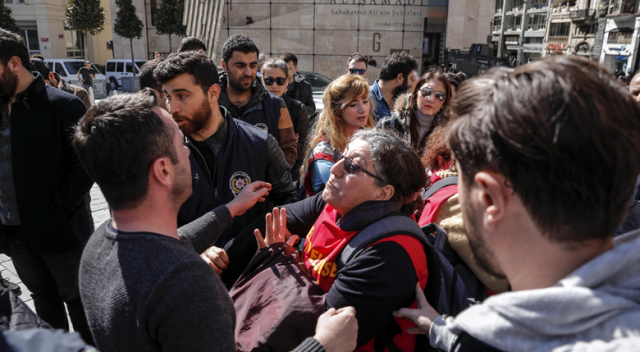 Taksim&#039;de izinsiz yürüyüşe polis müdahalesi: 6 gözaltı