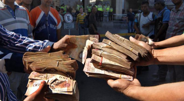 Venezuela para birimi Bolivar kağıttan bile daha değersiz