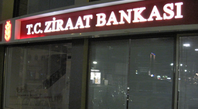Yunanistan&#039;da Ziraat Bankası şubesine hain saldırı