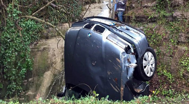 Zonguldak’da lüks otomobil dereye uçtu: 4 yaralı
