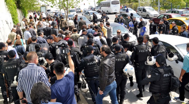 Ankara&#039;da izinsiz yürüyüş yapan KESK grubuna polis müdahalesi