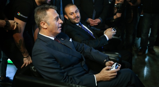 Beşiktaş Başkanı Fikret Orman eski golcüsüne göz kırptı